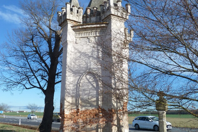 Kaple Nejsvětějšího Srdce Páně u Češnovic - stav před obnovou v roce 2018