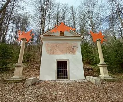 Římovská poutní cesta, 25. zastavení - kaple - Boží hrob (po restaurování) Římovská poutní cesta, 25. zastavení - kaple - Boží hrob (pp restaurování)