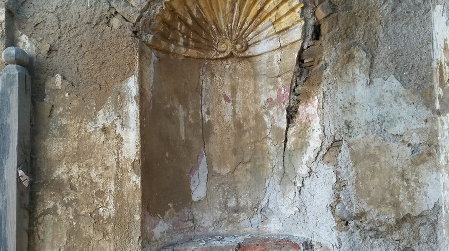 Svéráz, výklenková kaple sv. Jana Nepomuckého, detail