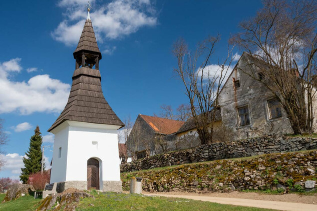 Ratiboř - kaplová zvonice, stav v r. 2021, foto Pavel Hájek