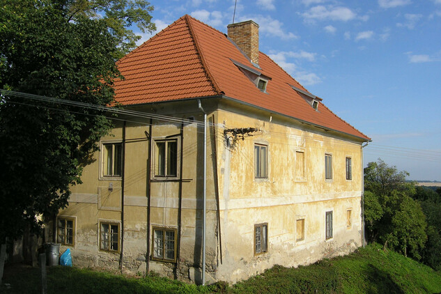 Čakov - budova bývalé fary před opravou | © NPÚ ÚOP ČB