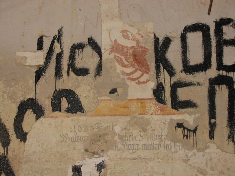 Boletice, průzkum gotickým maleb pod vandalskými nápisy ruských vojáků