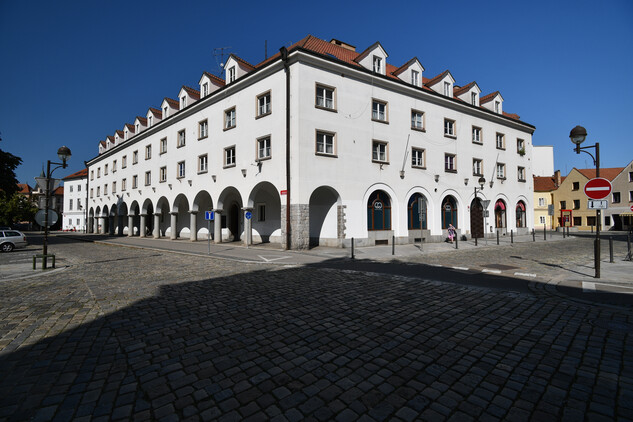 Herecké domy v Českých Budějovicích, Ceno Kosak, 1941–1943. Monumentální neoklasicismus třetí říše .