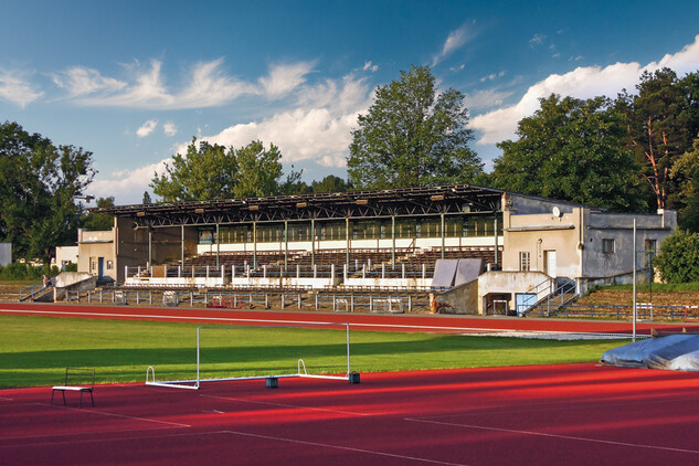 České Budějovice, tribuna fotbalového stadionu, Sokolský ostrov.
