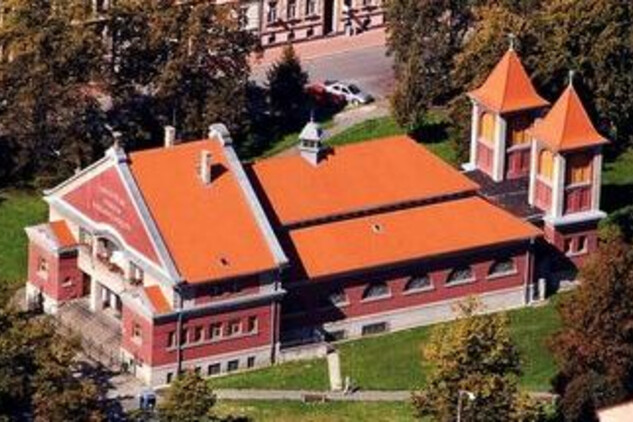 Husův sbor na Palackého  náměstí v Českých Budějovicích, letecký snímek