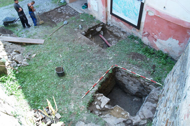 SZ Vimperk. Severní část druhého nádvoří v průběhu archeologického průzkumu | © NPÚ ÚOP České Budějovice