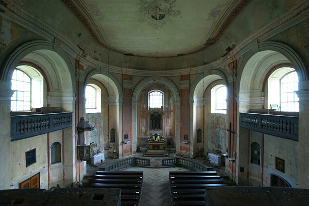 Interiér kostela sv. Anny ve Vižňově