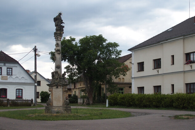 Náves v Chotěborkách, v pozadí hostinec čp. 4 | © NPÚ, ÚOP v Josefově, foto Eva Macková 2018