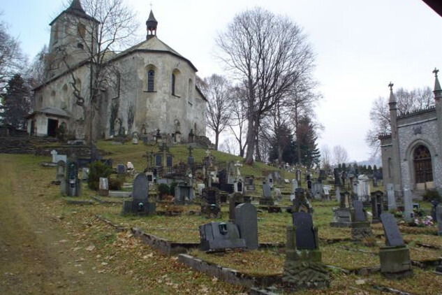 Hřbitovní kostel Nanebevzetí Panny Marie v Horním Maršově, před obnovou