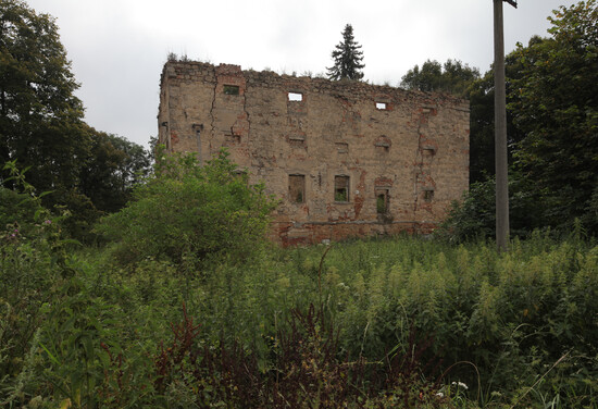 Velký Valtinov, bývalá tvrz zv.Tlustec, červenec 2014 | © NPÚ, ÚOP v Liberci, foto Michael Čtveráček