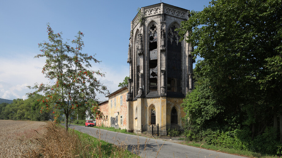 Okrouhlá, vzorkovna katedrálních oken, červenec 2014 | © NPÚ, ÚOP v Liberci, foto Michael Čtveráček
