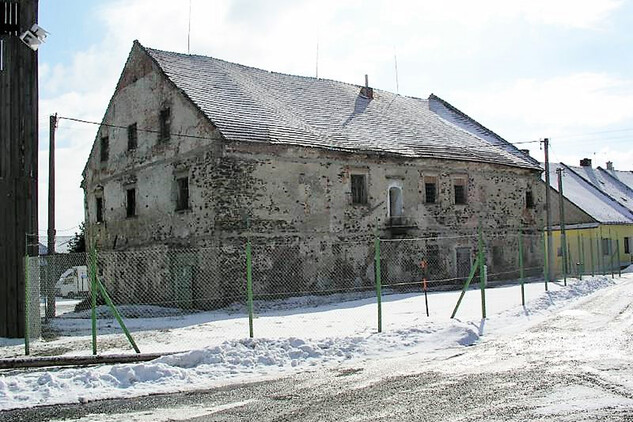 Podolí – stav tvrze před odbnovou