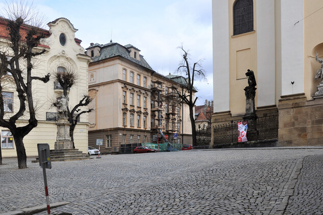 Pohled na rekonstruovaný objekt katedry historie Filozofické fakulty Univerzity Palackého v ulici Na Hradě 5 na Michalském návrší v Olomouci (foto: K. Faltýnek)