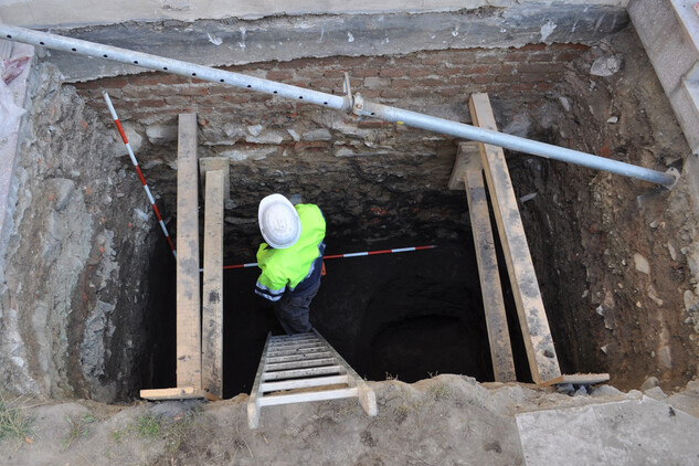 Pohled do archeologické sondy zkoumané na podzim roku 2015