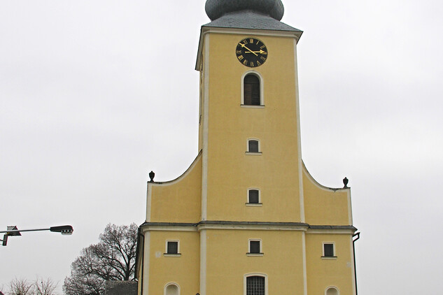 Loštice, kostel sv. Prokopa. Celkový pohled od JZ.