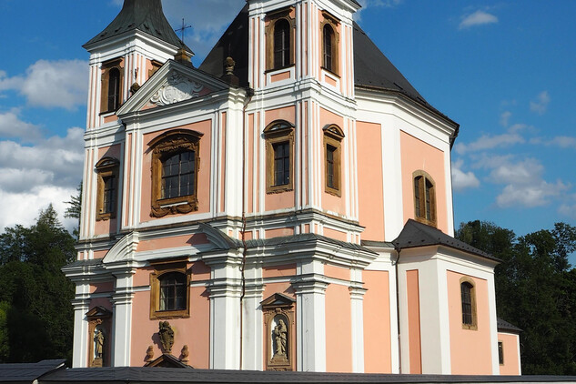 Poutní chrám sv. Jakuba Většího a sv. Anny ve Staré Vodě