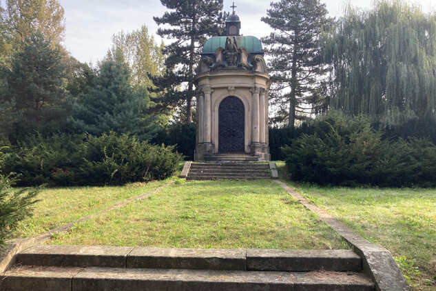 Mauzoleum před obnovou