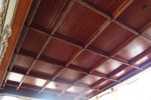 Jánské Koupele - Interiér léčebného domu - dřevěný strop