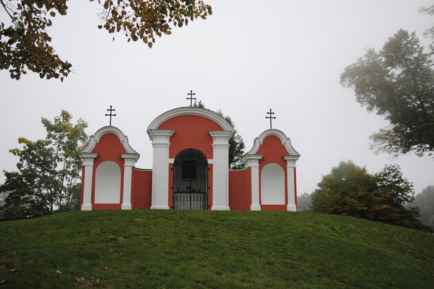 Poutní areál s kostelem Panny Marie Sedmibolestné a Povýšení svatého Kříže na Cvilíně