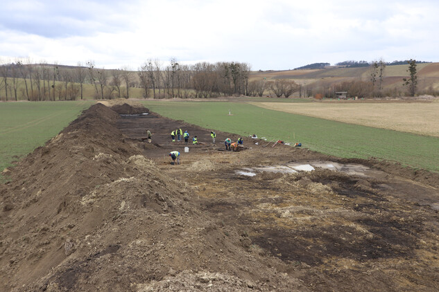 Archeologické práce v trase plynovodu Moravia na Hodonínsku (Fotoarchiv NPÚ).