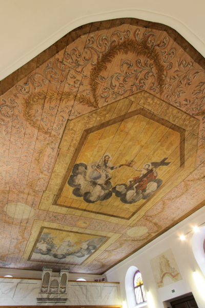 Celkový pohled na restaurovaný deskový strop (foto R. Balcarová)