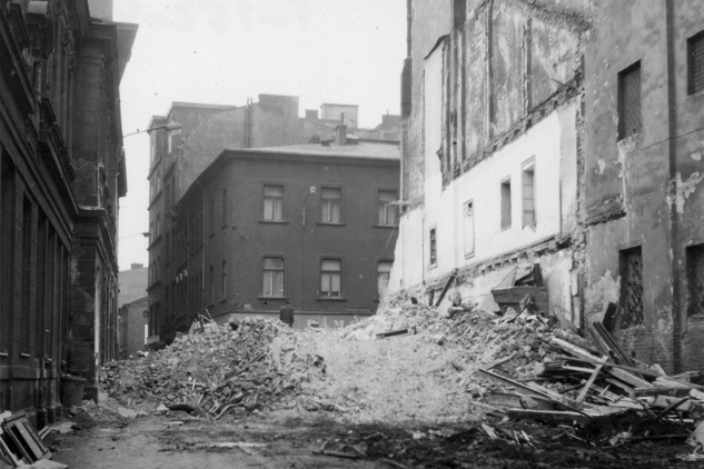 Demolice domu čp. 59, nároží ulic Velké a Dlouhé (60. léta 20. stol.)