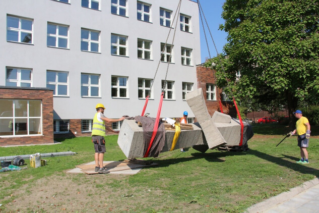 Instalace sochy Směrník, 17. 7. 2015, foto T. Skalík