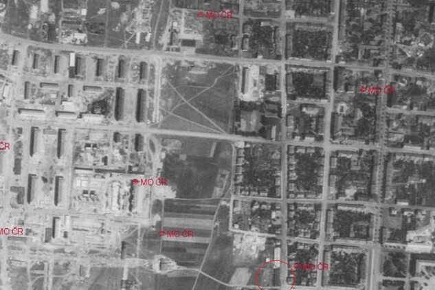 Letecký monitorovací snímek z roku 1954 na kterém je již zmíněný objekt jasně patrný.