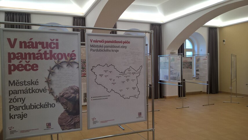 V náruči městské památkové péče. Městské památkové zóny Pardubického kraje V náruči městské památkové péče. Městské památkové zóny Pardubického kraje