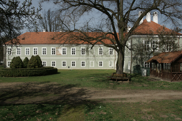 Národní hřebčín Kladruby nad Labem - budova zámku