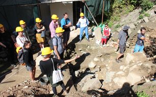 Exkurze zaměstnanců pracoviště na místě archeologického výzkumu v klášteře v Plasích