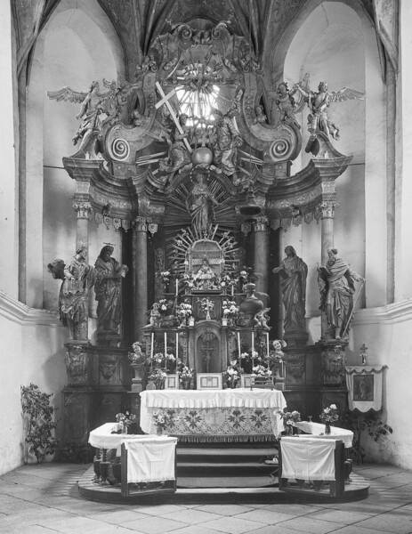 Horšovský Týn, kostel sv. Anny, hlavní oltář v r. 1951.
