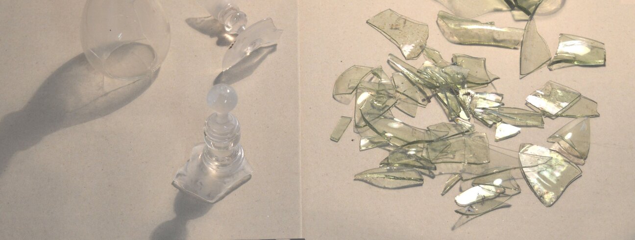 Plasy, archeologický výzkum jímky, zpracování nálezů skla