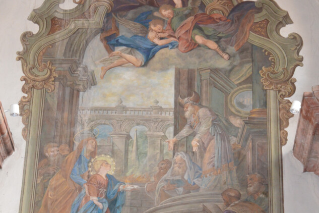 Domažlice, kostel Narození Panny Marie v Domažlicích, malba Uvedení do chrámu před restaurováním.