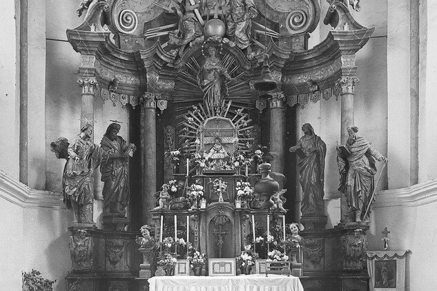 Horšovský Týn, kostel sv. Anny, hlavní oltář v r. 1951.