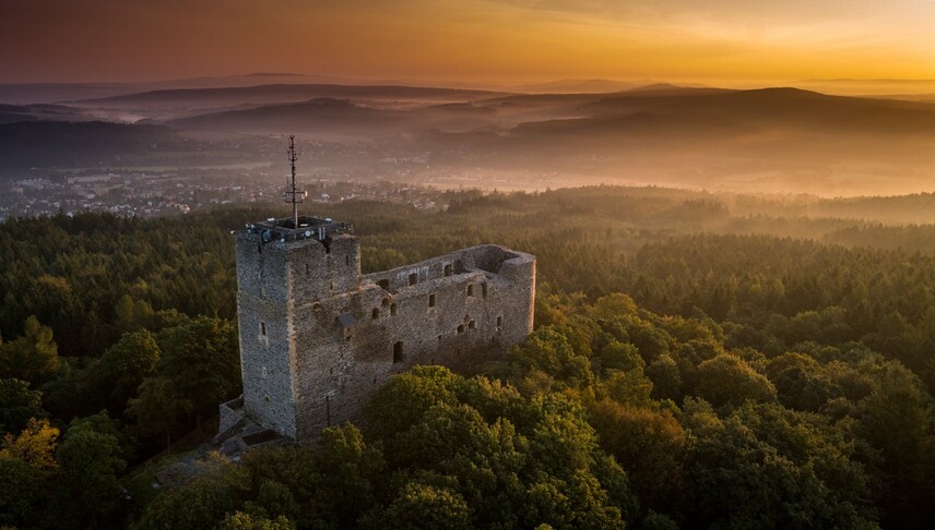 Letecká fotografie zříceniny hradu Radyně u Plzně