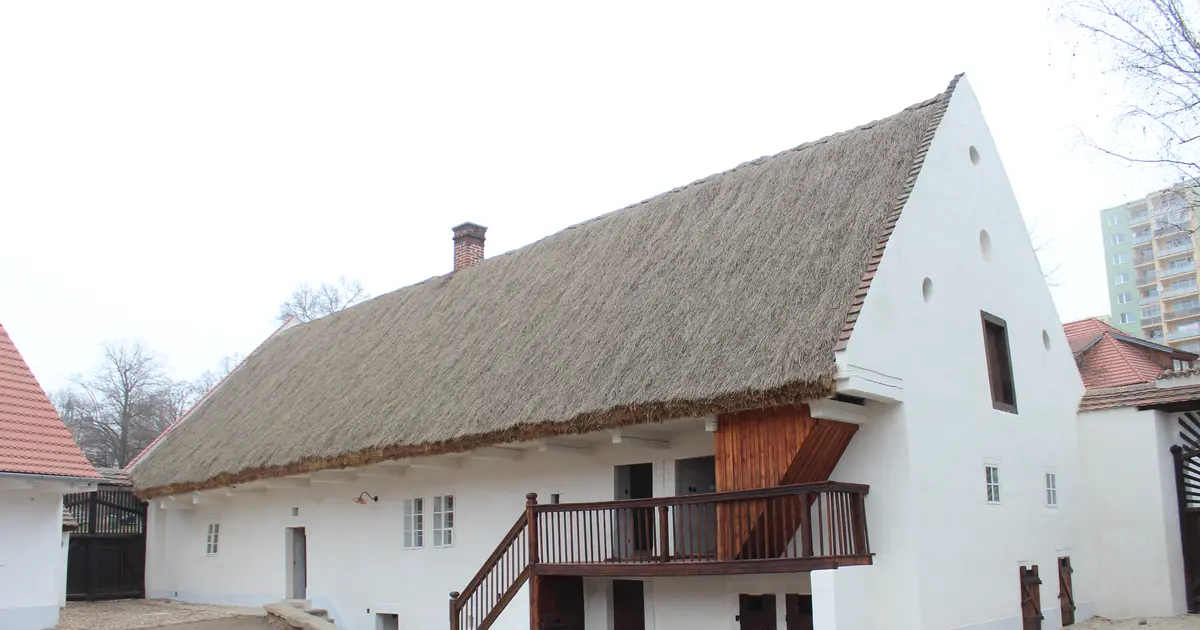 Přednáška: Došky mezi paneláky. Selský dvůr U Matoušů v Plzni-Bolevci ...