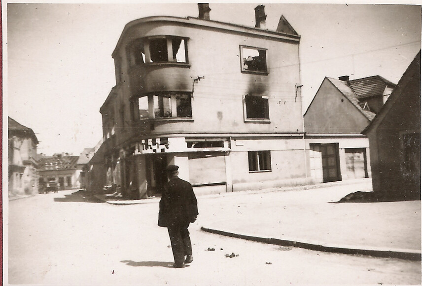 Dobřany po náletu v noci z 16. na 17. dubna 1943 Dobřany po náletu v noci z 16. na 17. dubna 1943