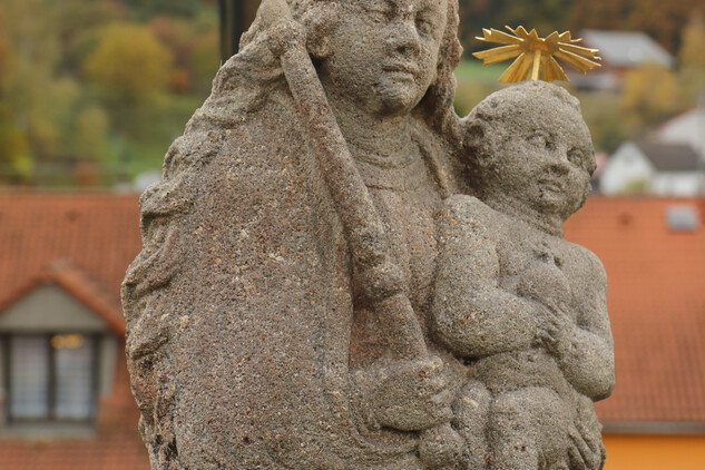 Detailní pohled na sochu Madony po restaurování (2016; foto Jan Štěrba).