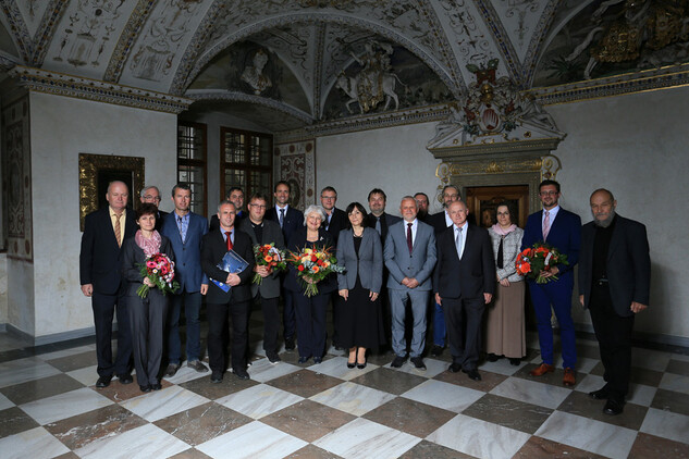 Cena NPÚ PPF 2016 - společné foto vítězů na zámku v Bučovicích (foto MFF UK)