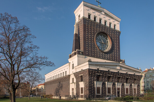 Kostel Nejsvětějšího Srdce Páně na Vinohradech, 24. 11. 2015 (foto P. Havlík)