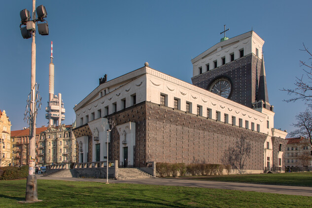 Kostel Nejsvětějšího Srdce Páně na Vinohradech, 24. 11. 2015 (foto P. Havlík)