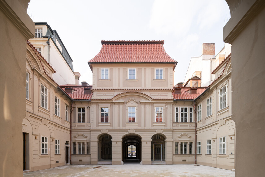 Palác Savarin, vnitřní nádvoří (© Crestyl, 2024)