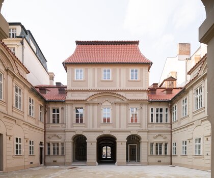Palác Savarin, vnitřní nádvoří (© Crestyl, 2024)
