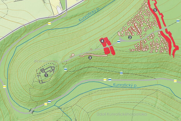 Plán Nového hradu u Kunratic a terénních pozůstatků obléhacího tábora v jeho předpolí. Mapový podklad © ČÚZK.