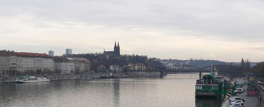 Panorama Vyšehradu s železničním mostem, 24. 12. 2013