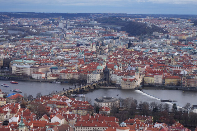 Vltava a historická města pražská z Petřínské rozhledny (2015)