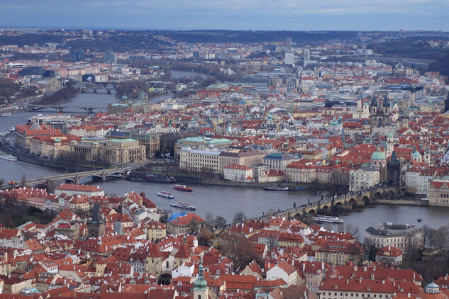 Vltava a historická města pražská z Petřínské rozhledny (2015)