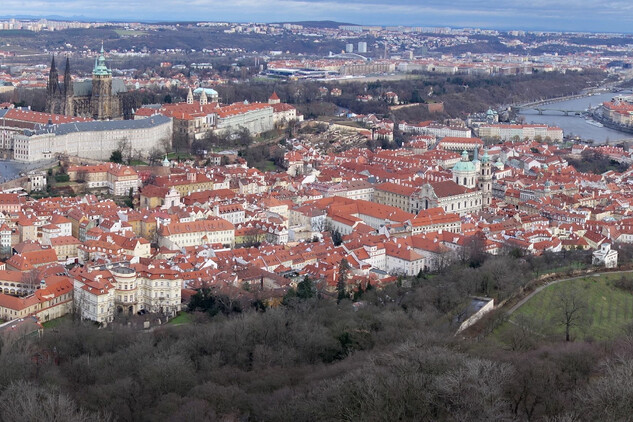 Praha - historické centrum z Petřínské rozhledny (2015)