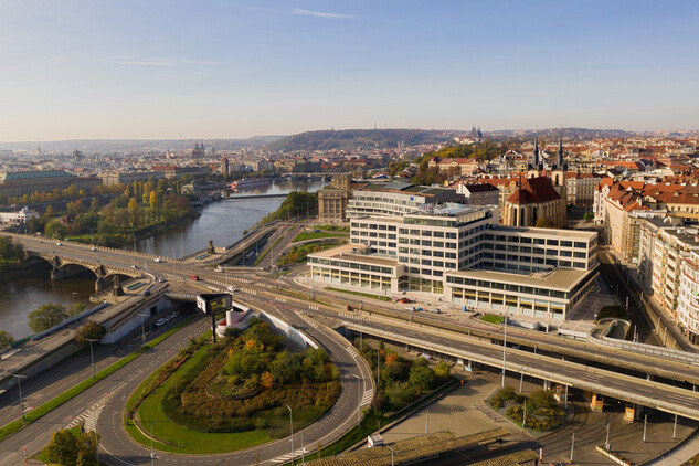 Budova Elektrických podniků hl. m. Prahy v Holešovicích po obnově (© 2020 KIVA PHOTO)